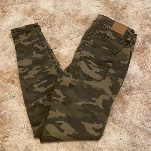 Camouflage American Eagle Hi-Rise Jeggings